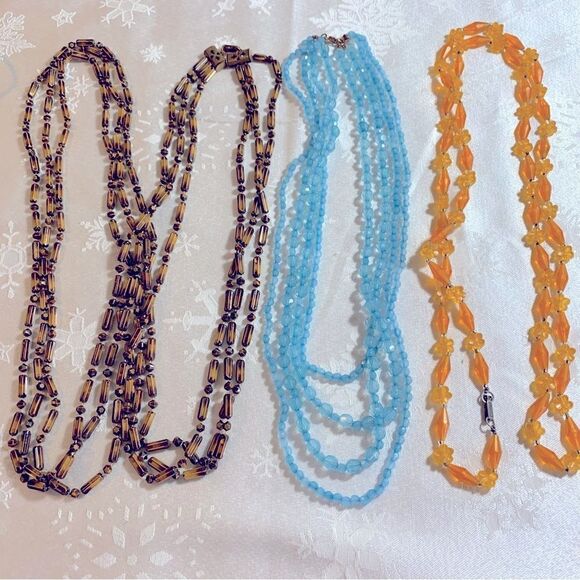Vintage Japan & Hong Kong Necklaces Set of 3 Various Sizes & Lengths Gorgeous - Picture 1 of 3